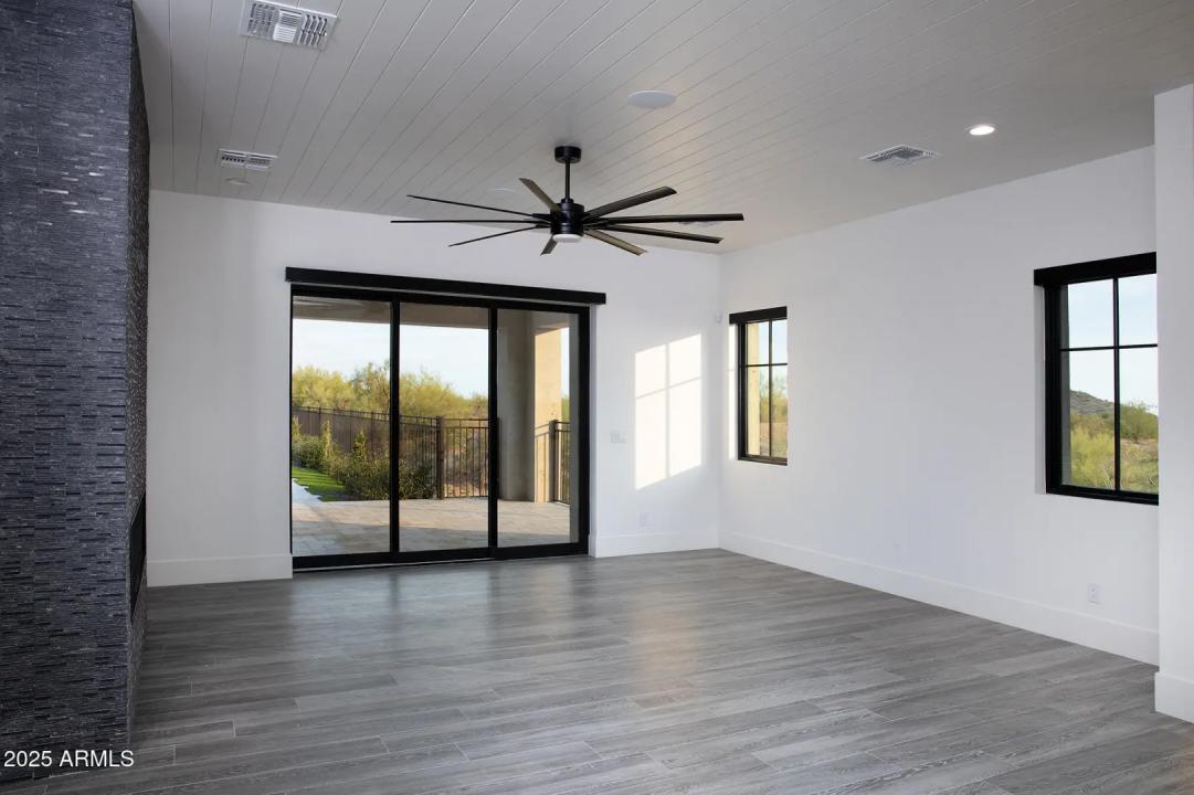 Real Estate Picture 15