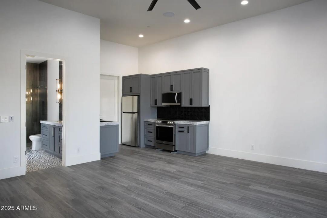 Real Estate Picture 30