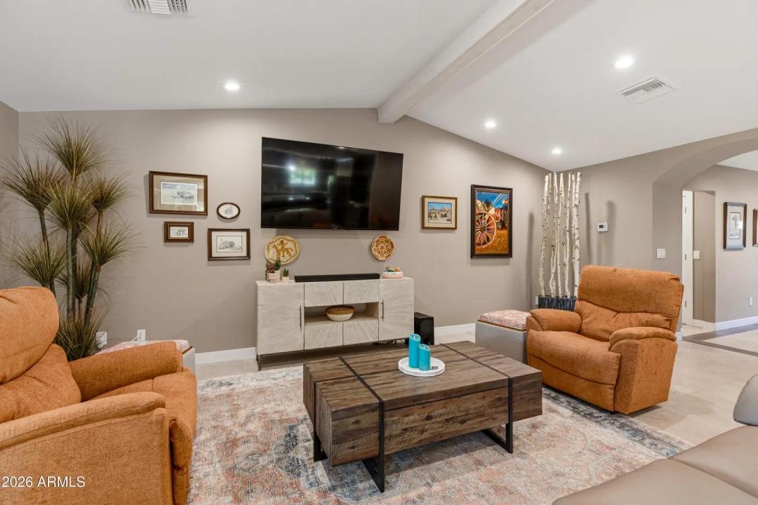 Real Estate Picture 7