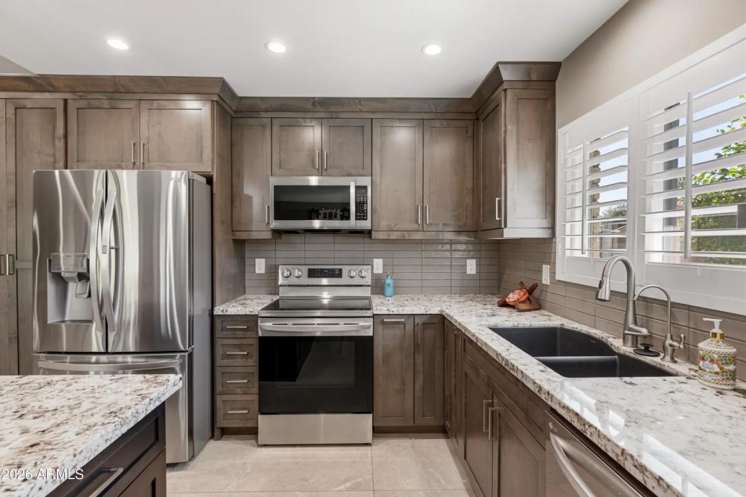 Real Estate Picture 14