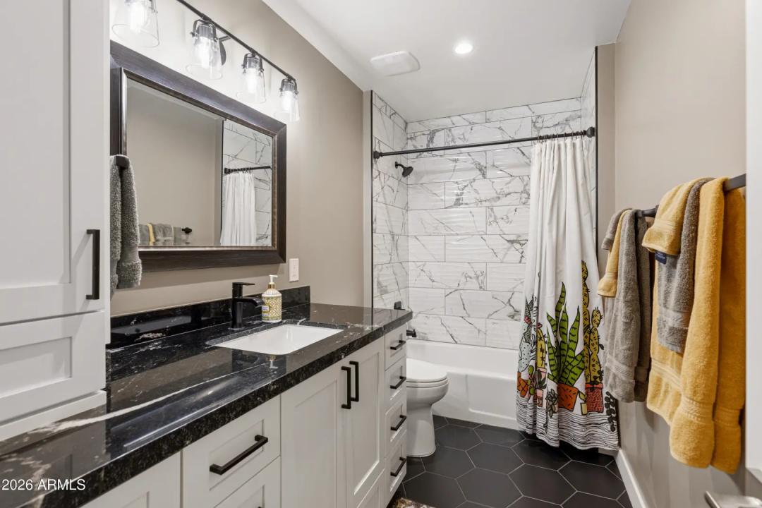 Real Estate Picture 25