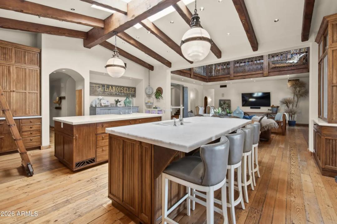 Real Estate Picture 18