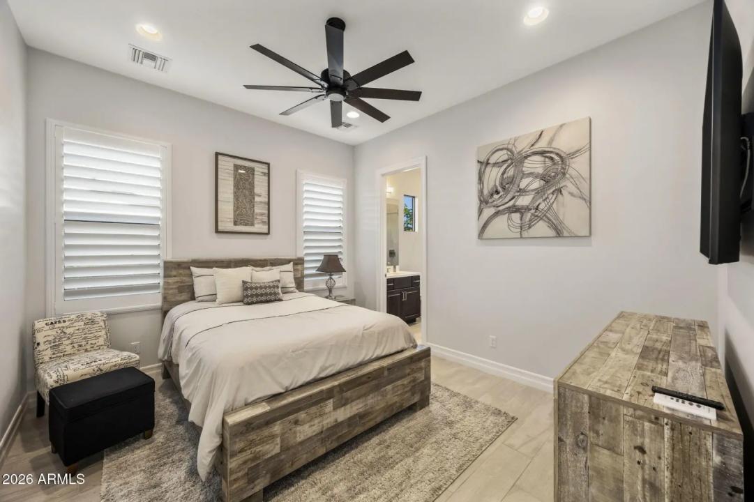 Real Estate Picture 34