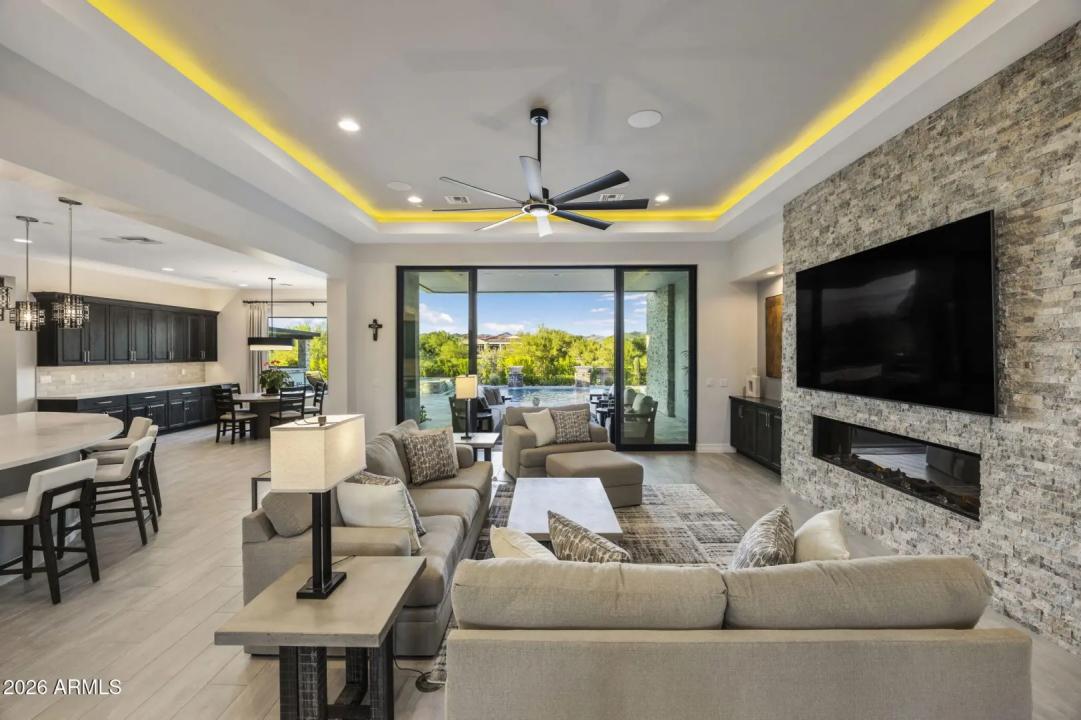 Real Estate Picture 14