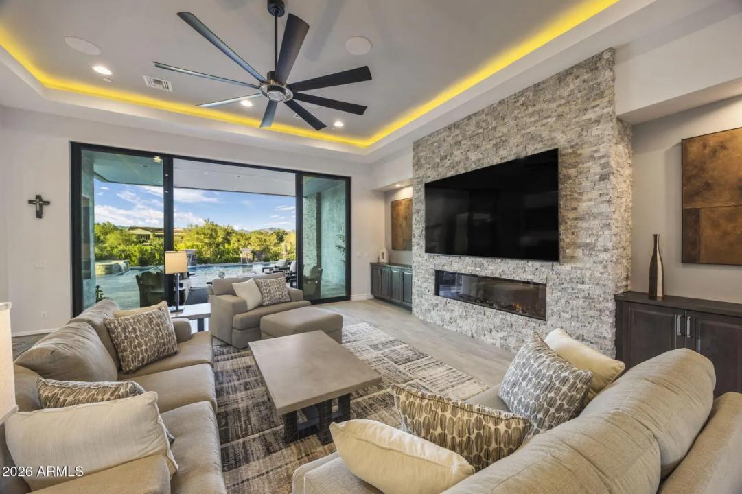 Real Estate Picture 7
