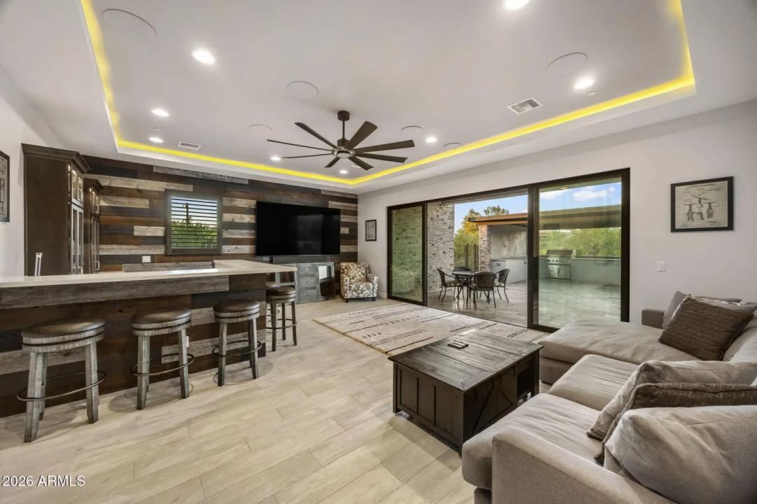 Real Estate Picture 24