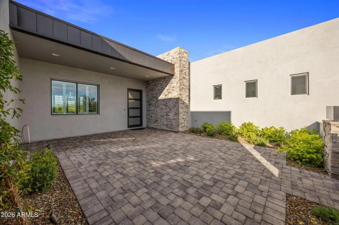 Real Estate Picture 11