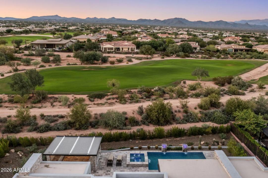 Real Estate Picture 4