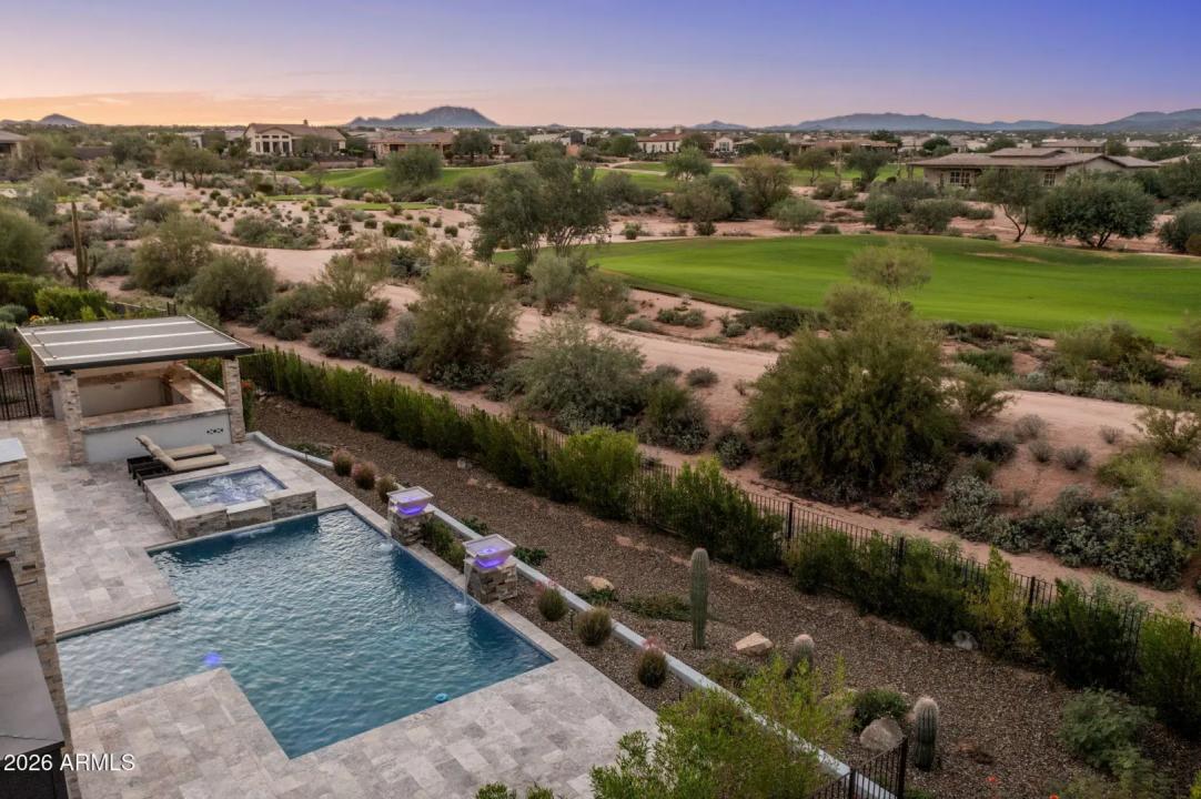 Real Estate Picture 3