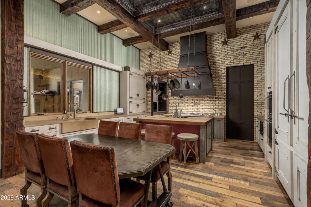 Real Estate Picture 8