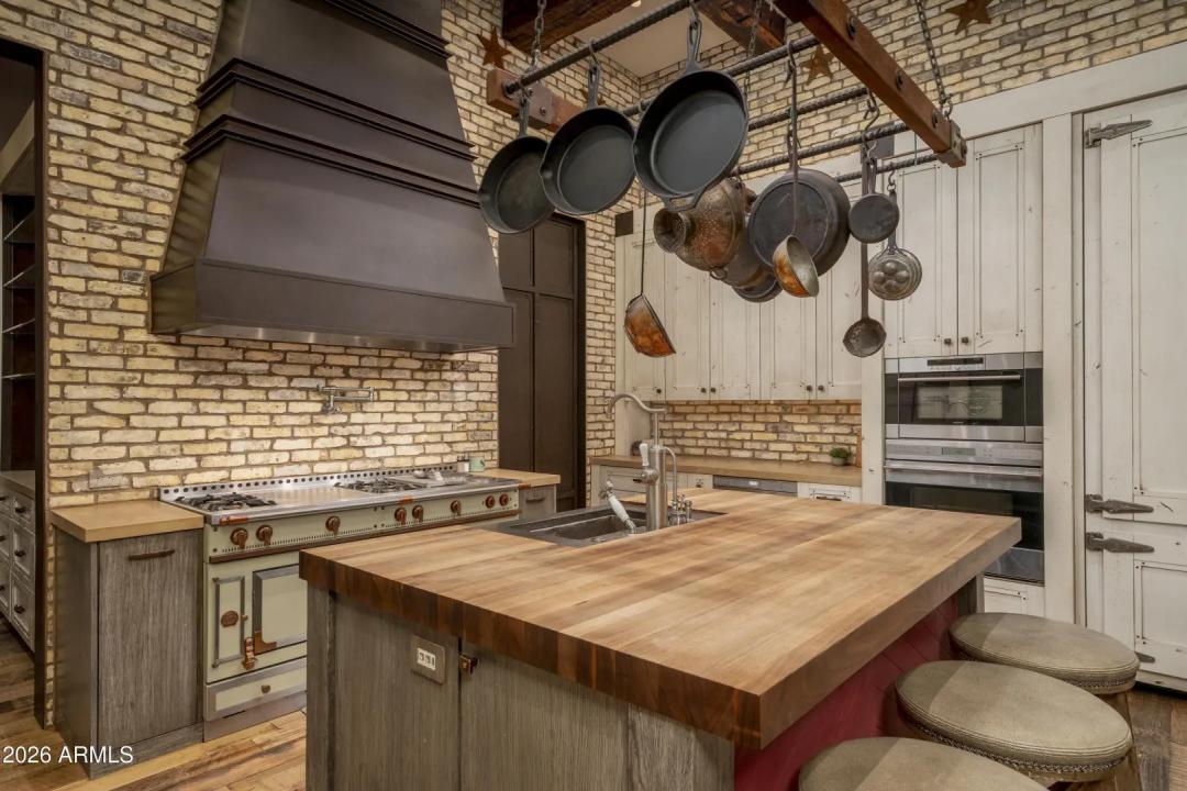 Real Estate Picture 9