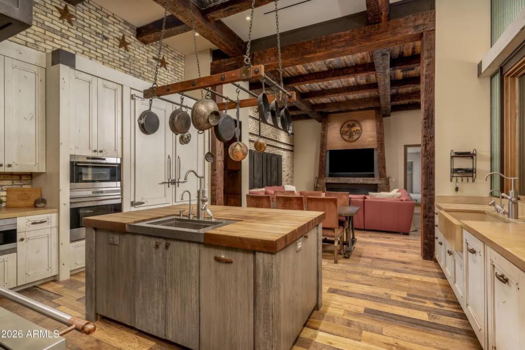 Real Estate Picture 10