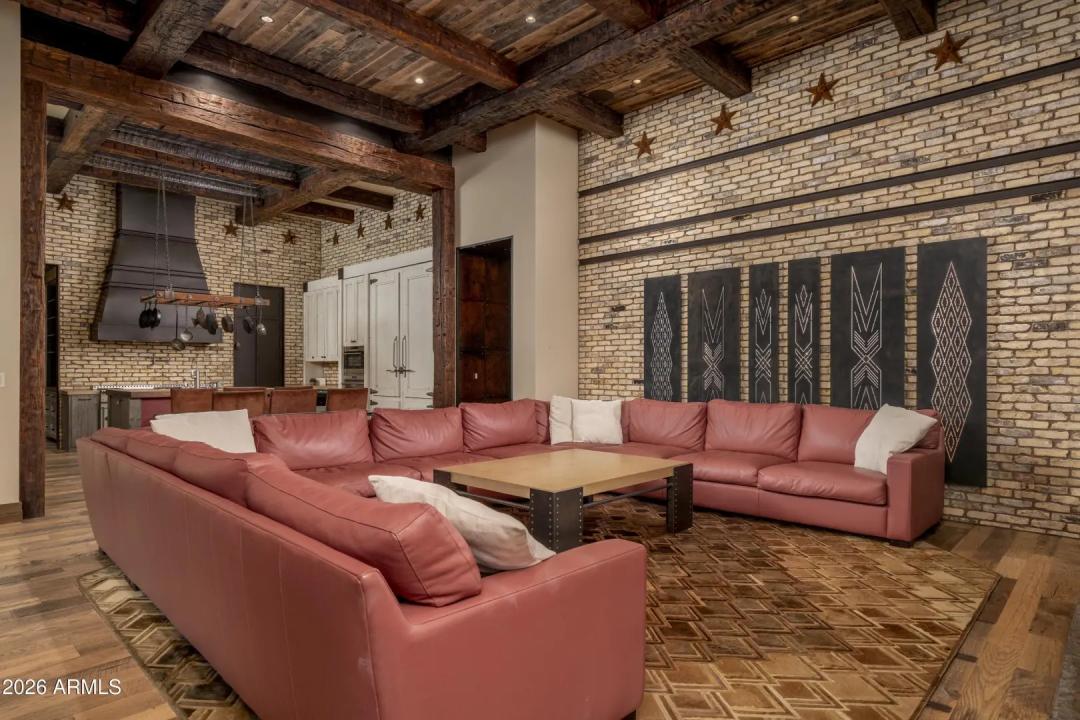 Real Estate Picture 11