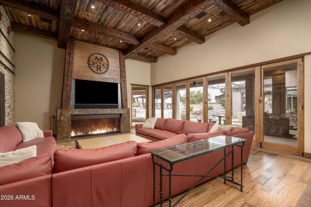 Real Estate Picture 12