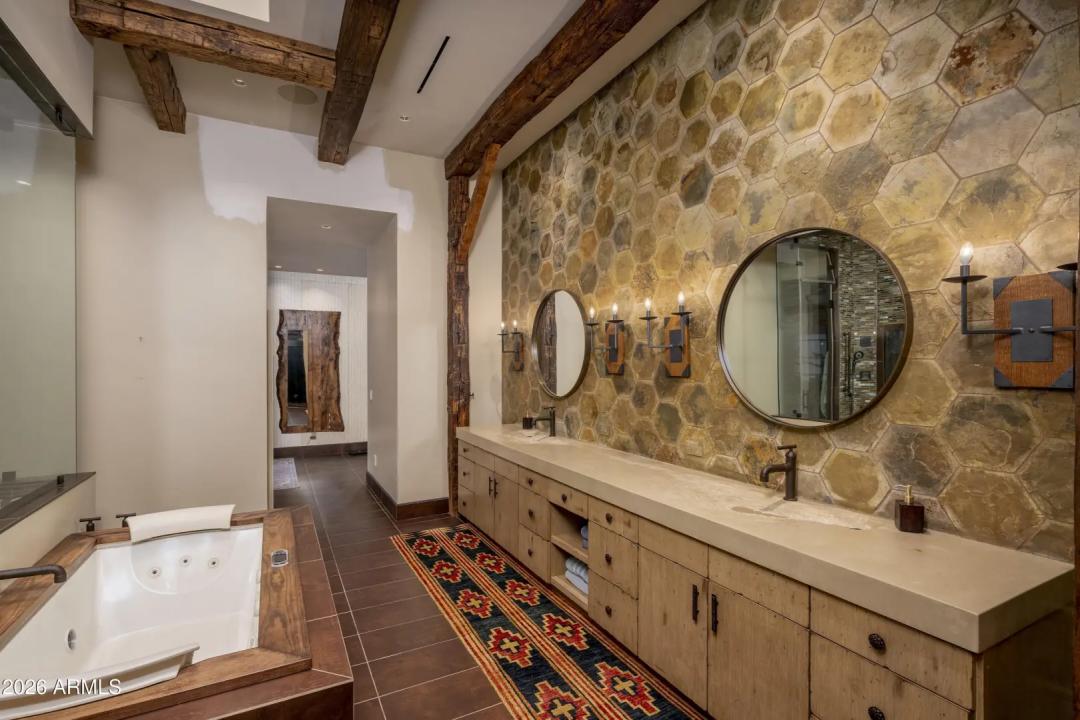 Real Estate Picture 15