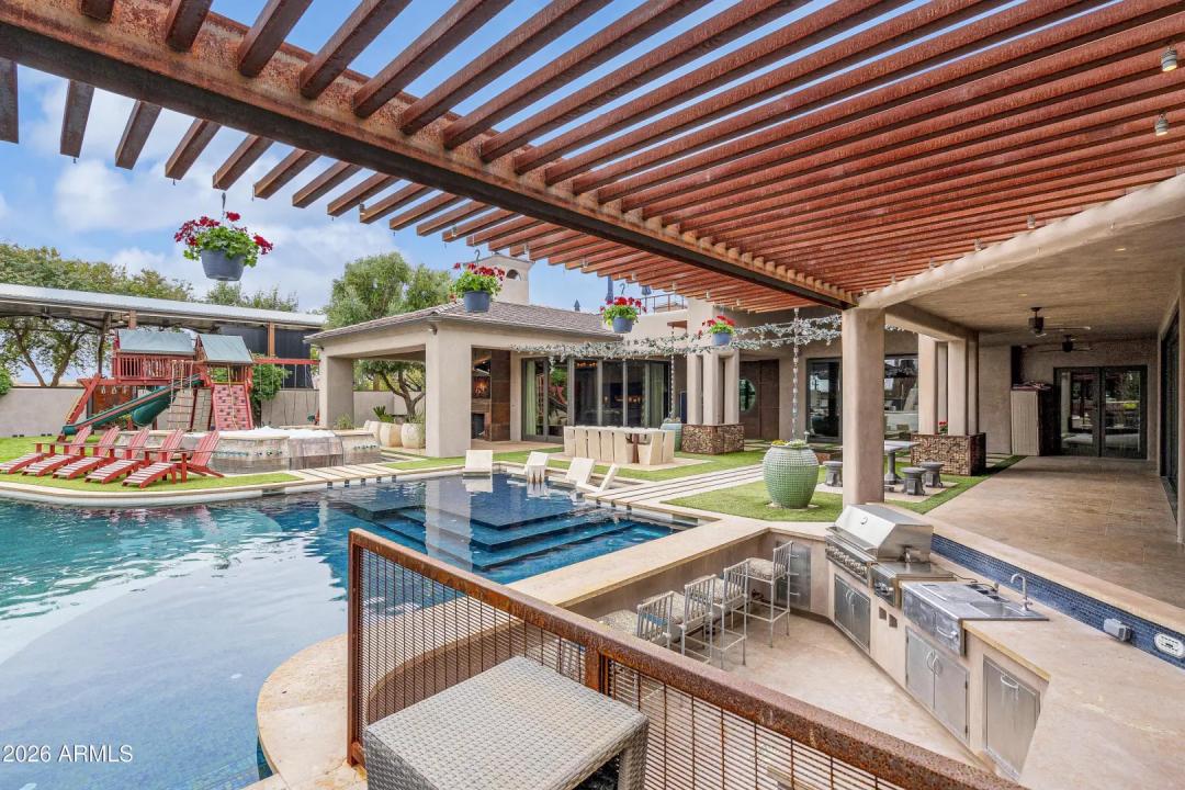 Real Estate Picture 25