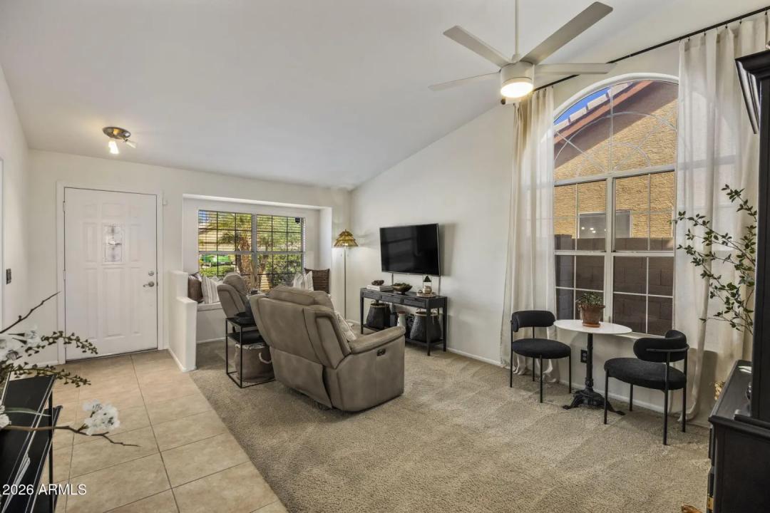Real Estate Picture 3