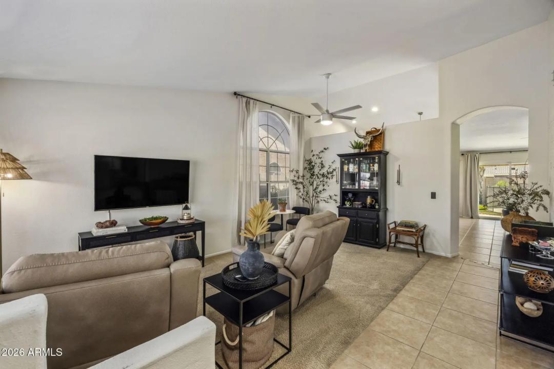 Real Estate Picture 4