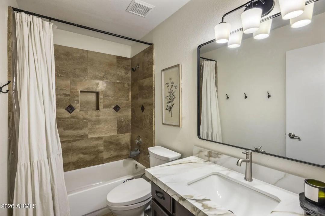 Real Estate Picture 17