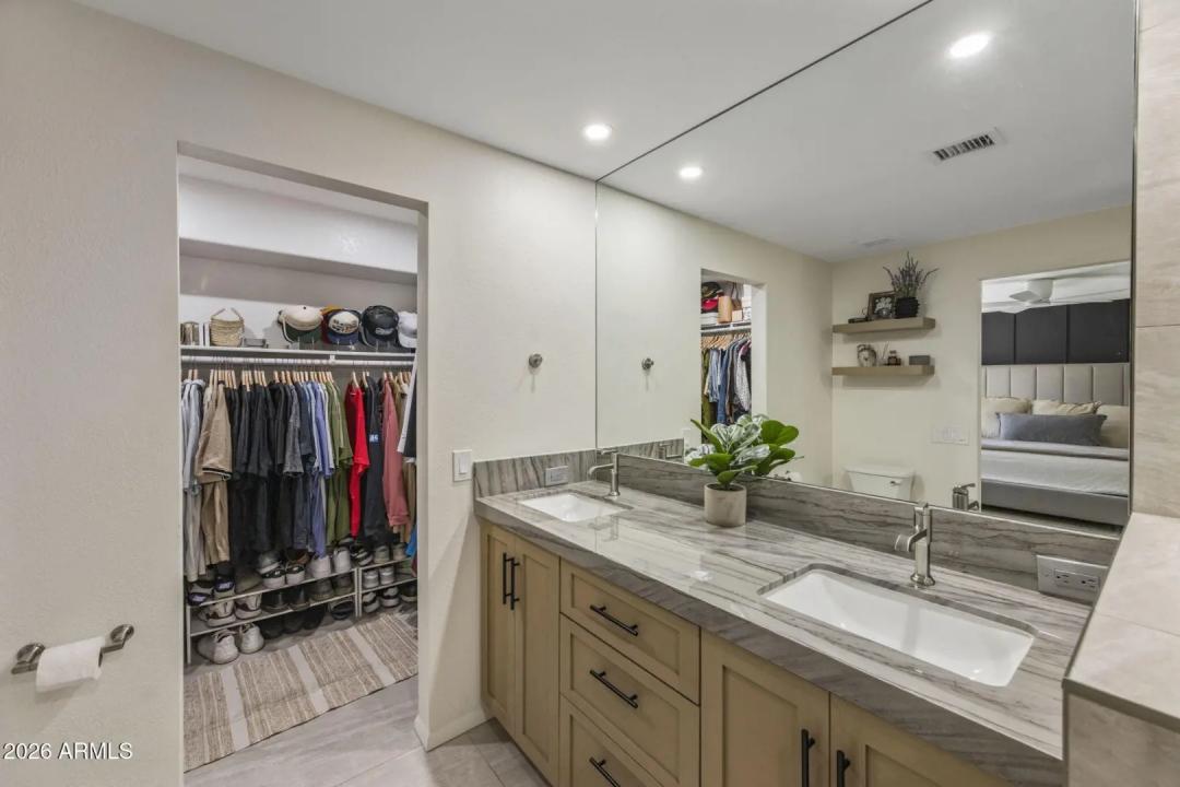 Real Estate Picture 14