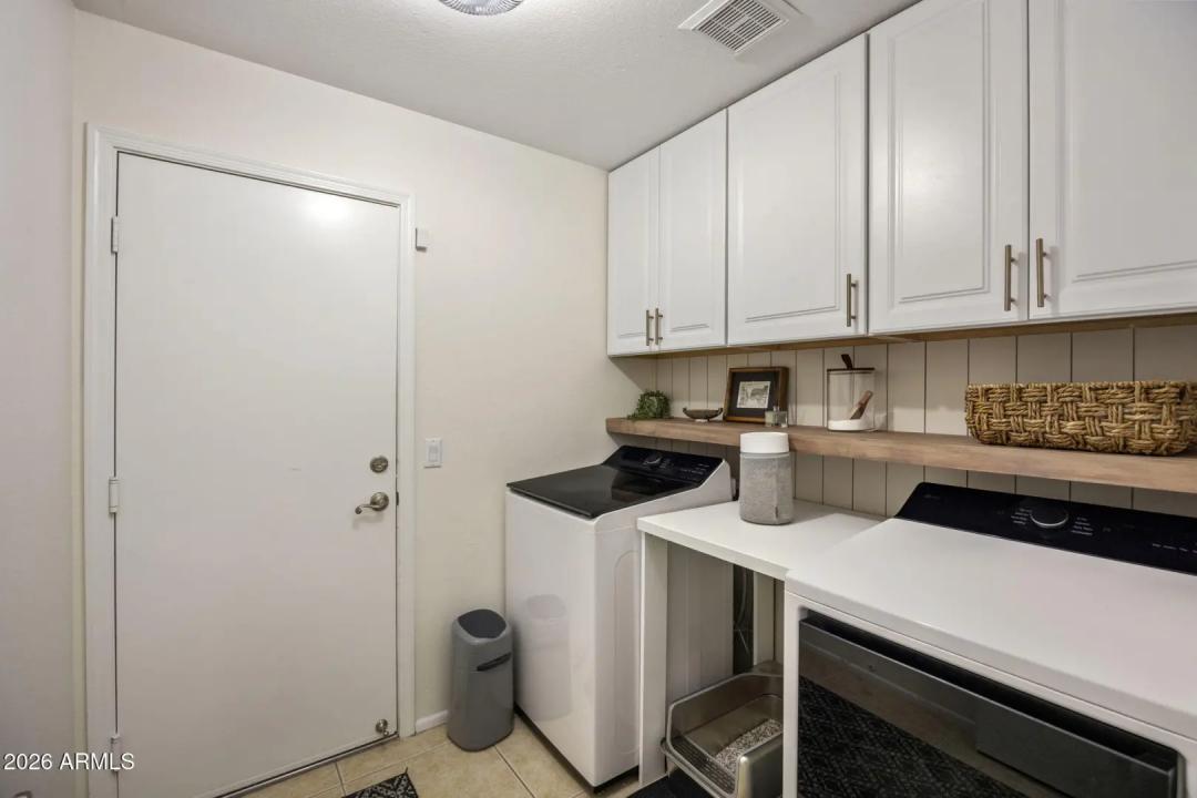 Real Estate Picture 18