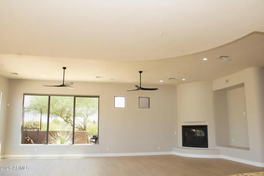 Real Estate Picture 4