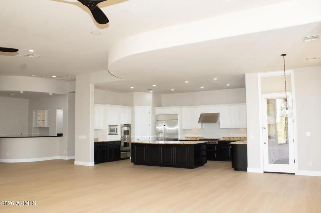 Real Estate Picture 5