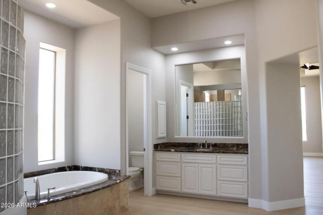Real Estate Picture 14