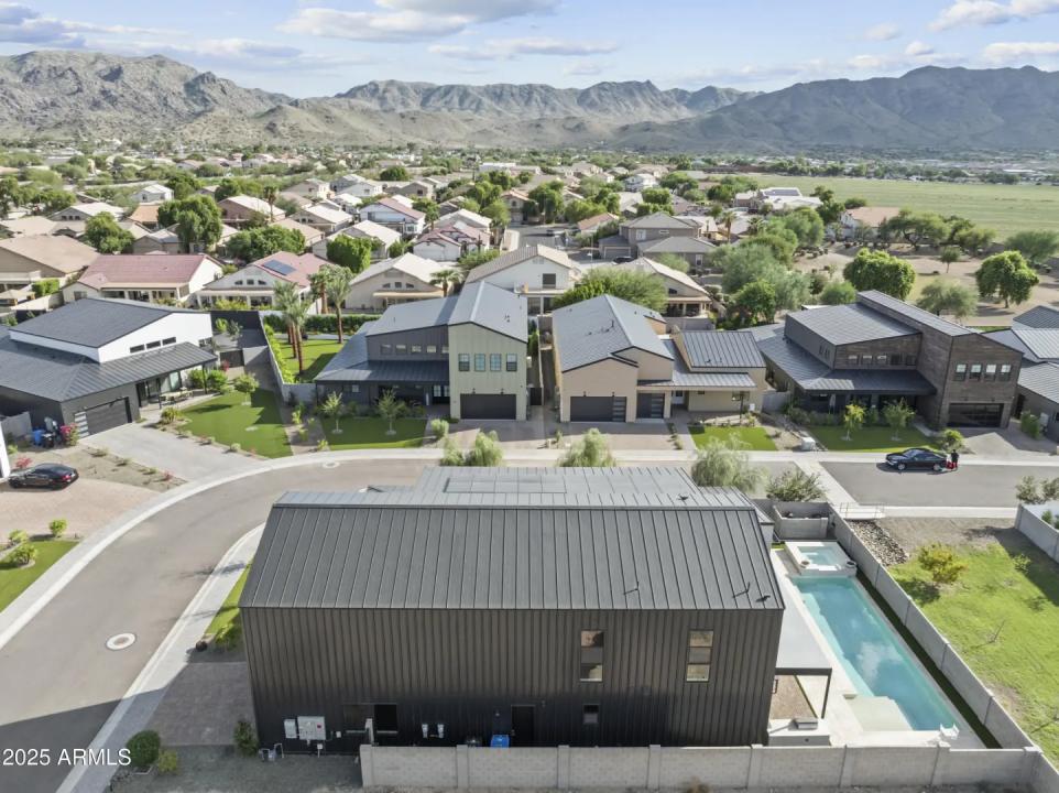 Real Estate Picture 3
