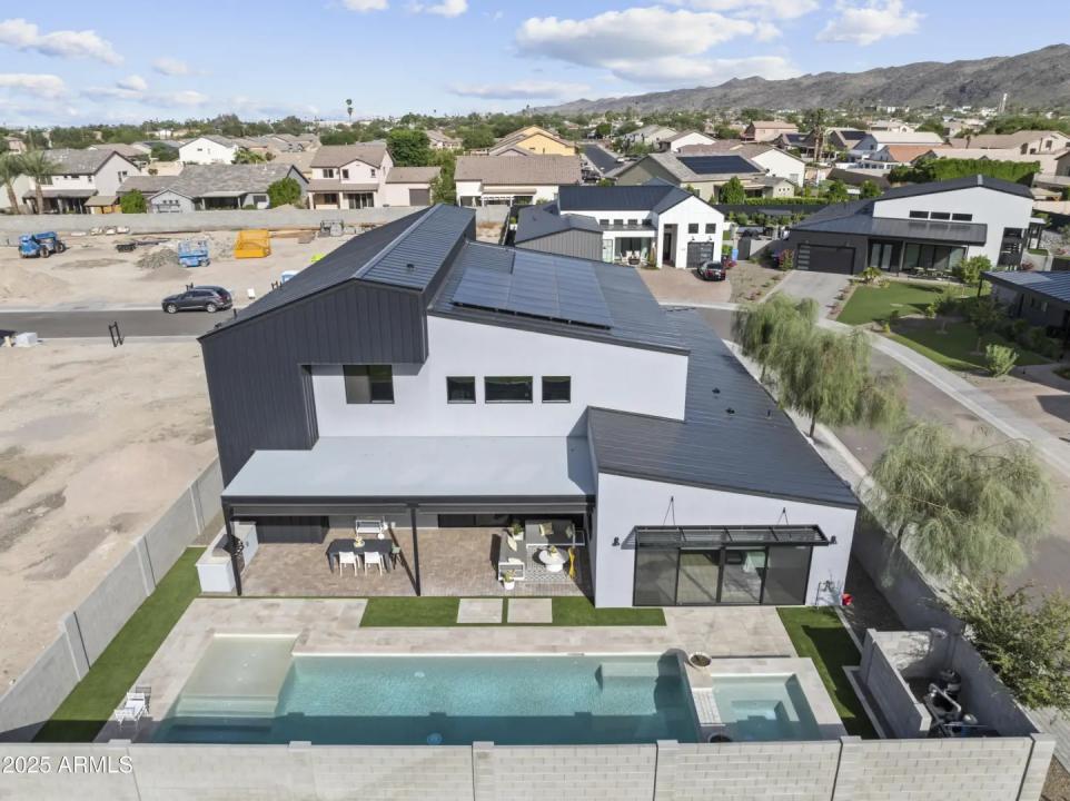 Real Estate Picture 5