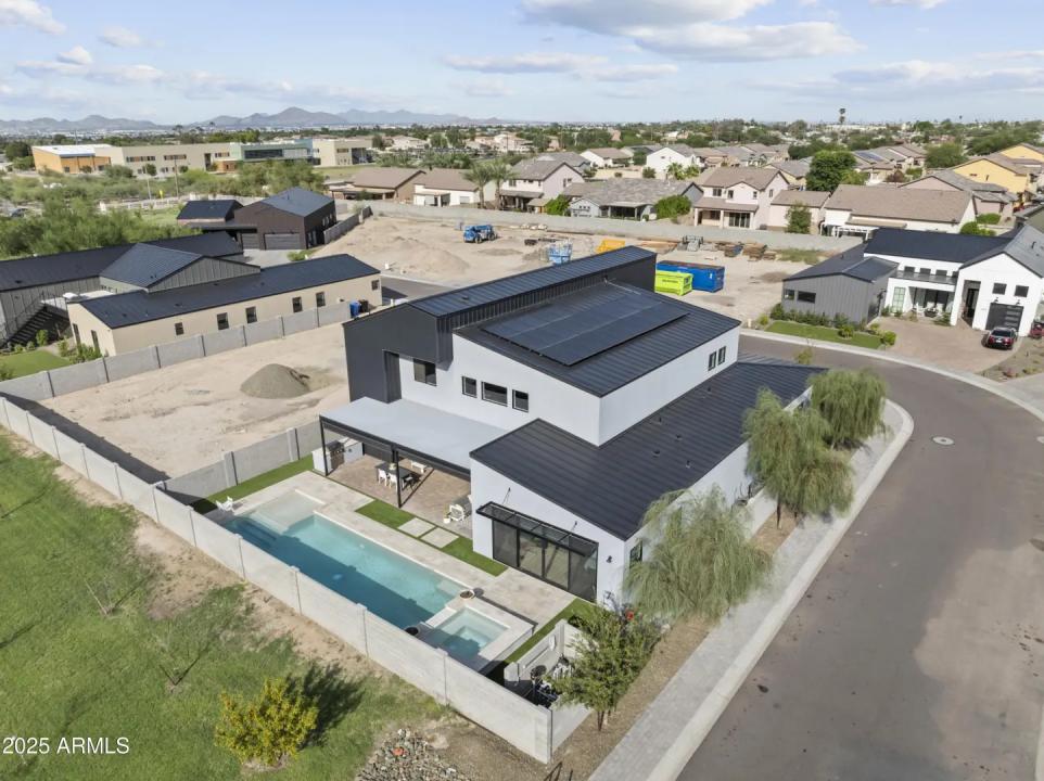 Real Estate Picture 6