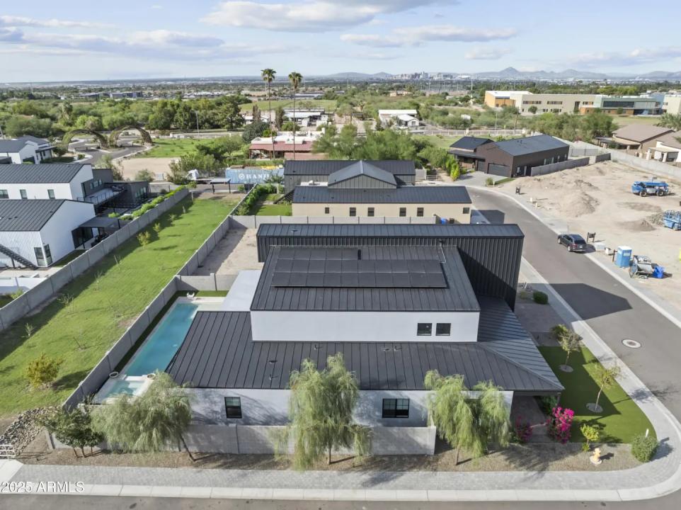 Real Estate Picture 7