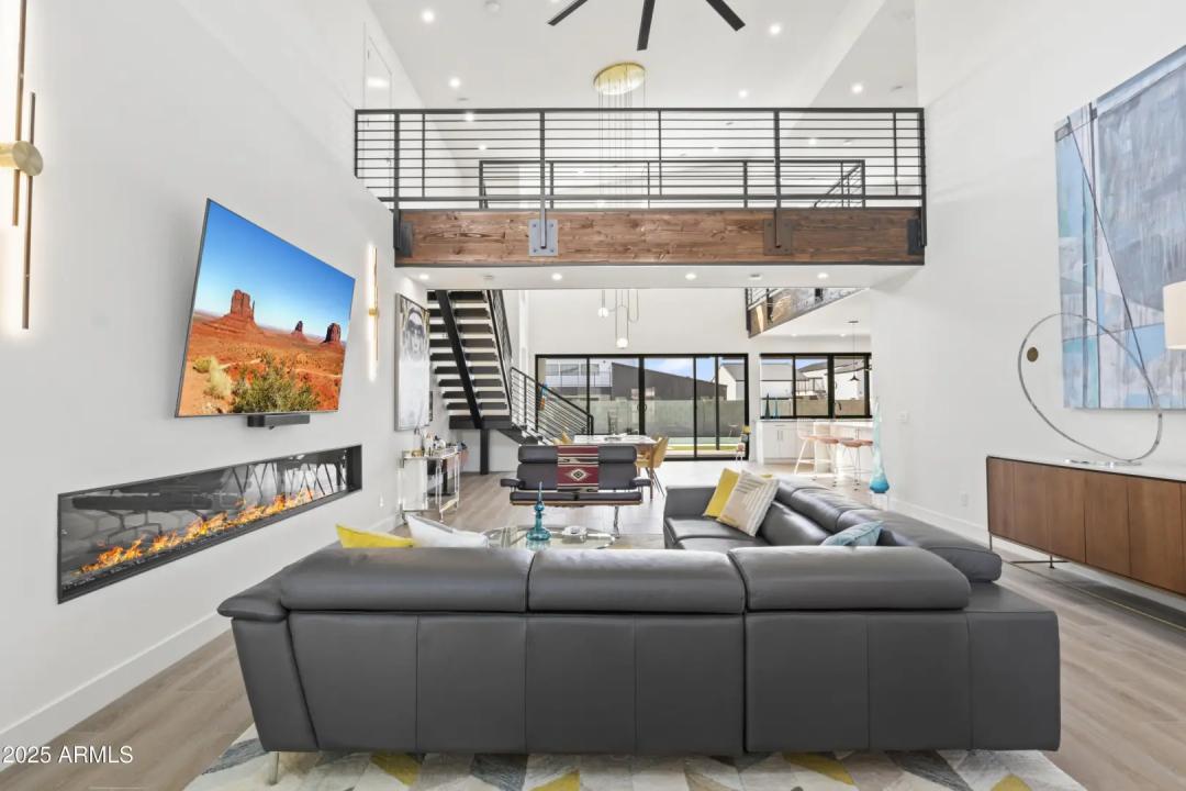 Real Estate Picture 10