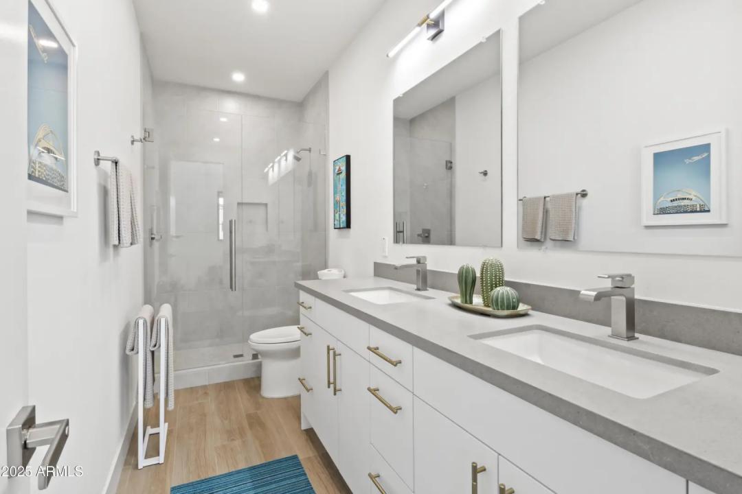 Real Estate Picture 14