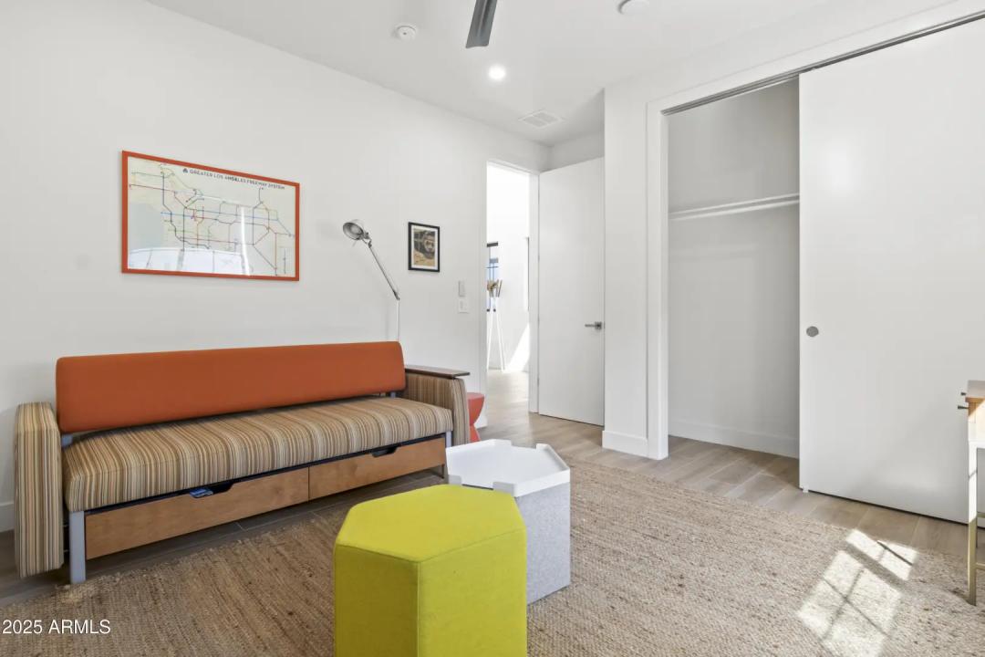 Real Estate Picture 16