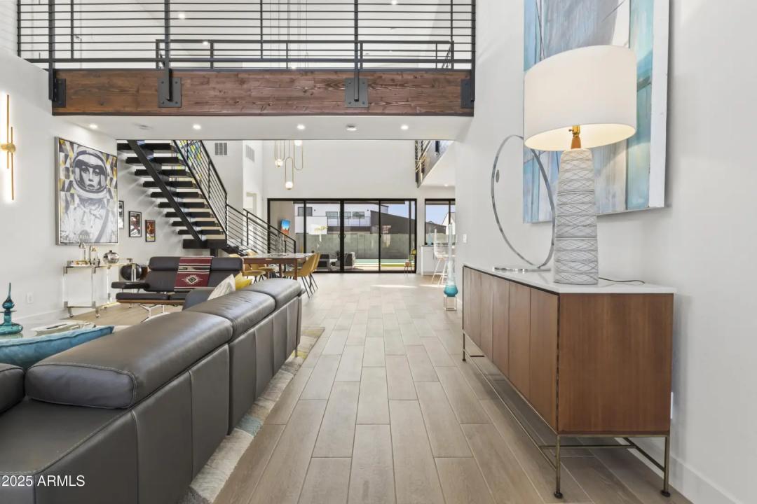 Real Estate Picture 18