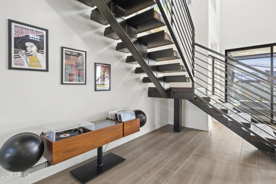 Real Estate Picture 24