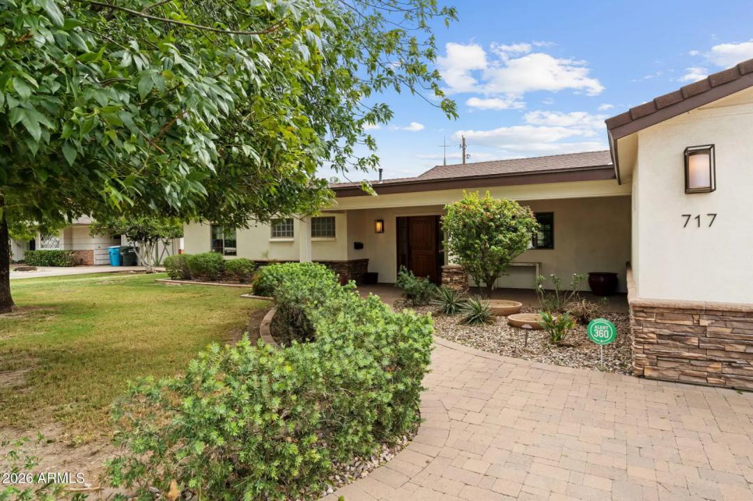 Real Estate Picture 3