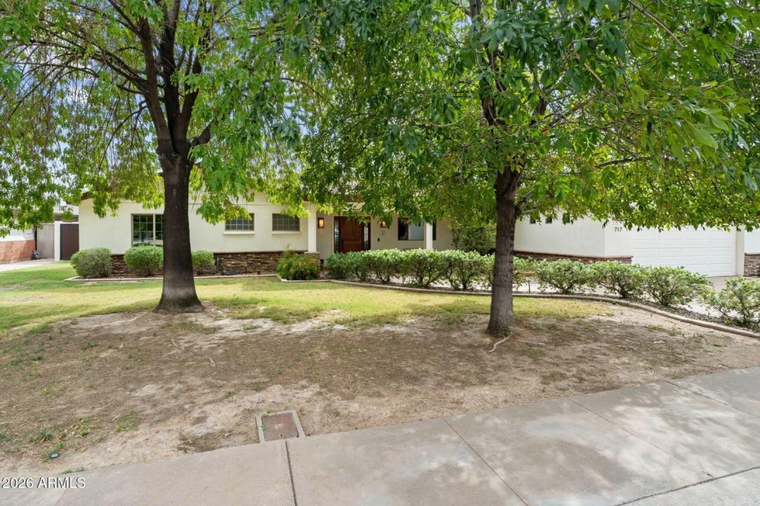 Real Estate Picture 4