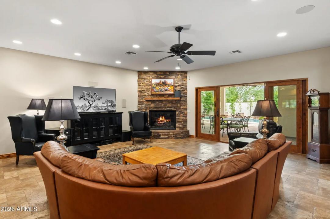 Real Estate Picture 7