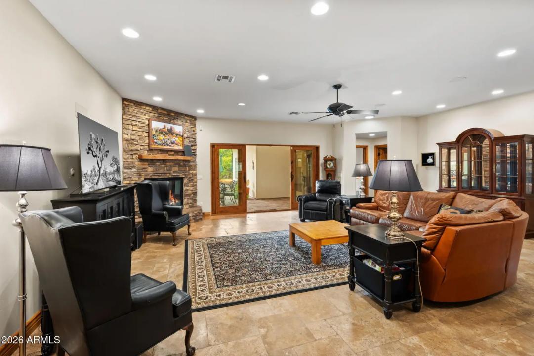 Real Estate Picture 8