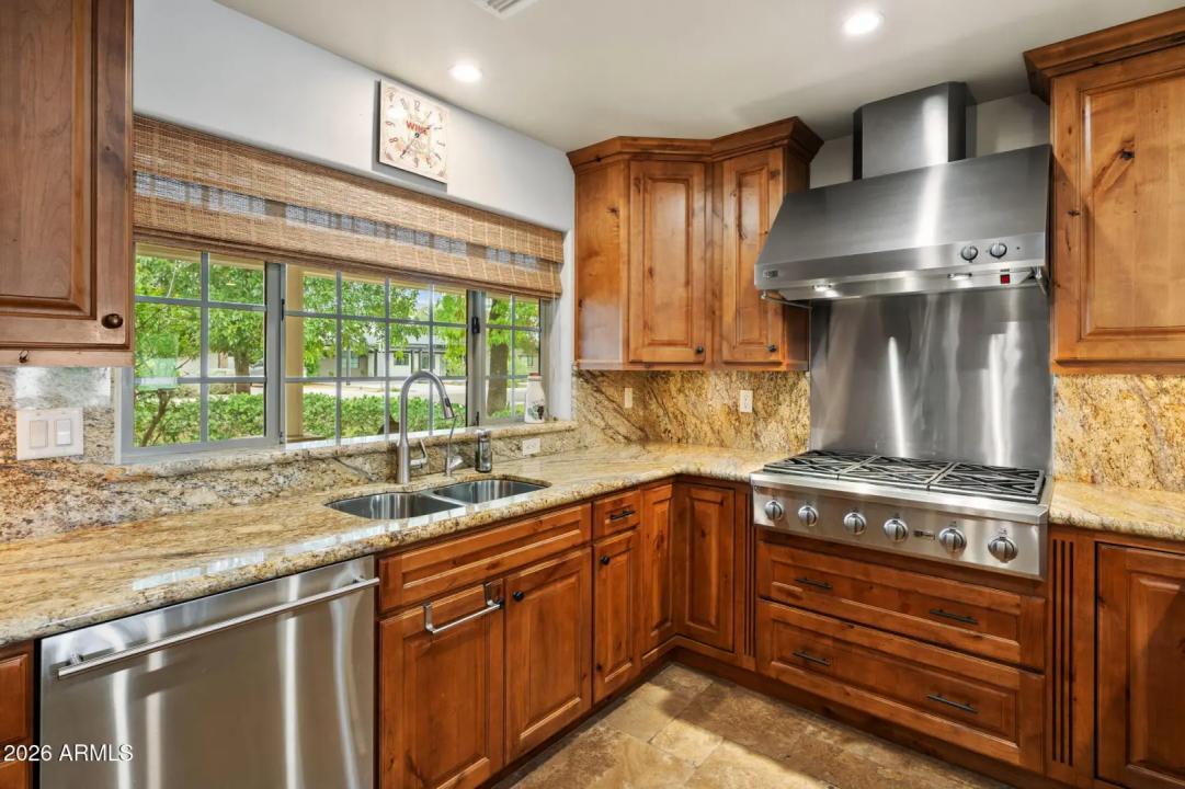 Real Estate Picture 13
