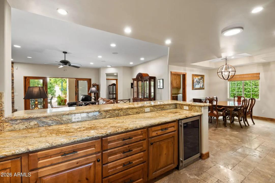 Real Estate Picture 14