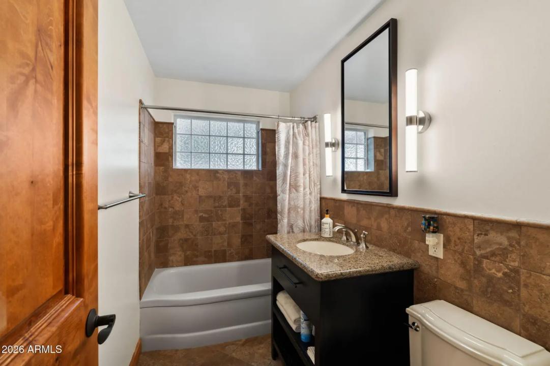 Real Estate Picture 16