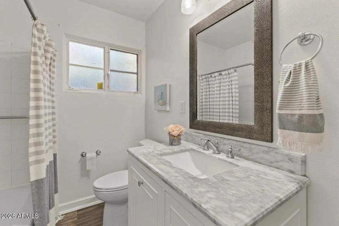 Real Estate Picture 16