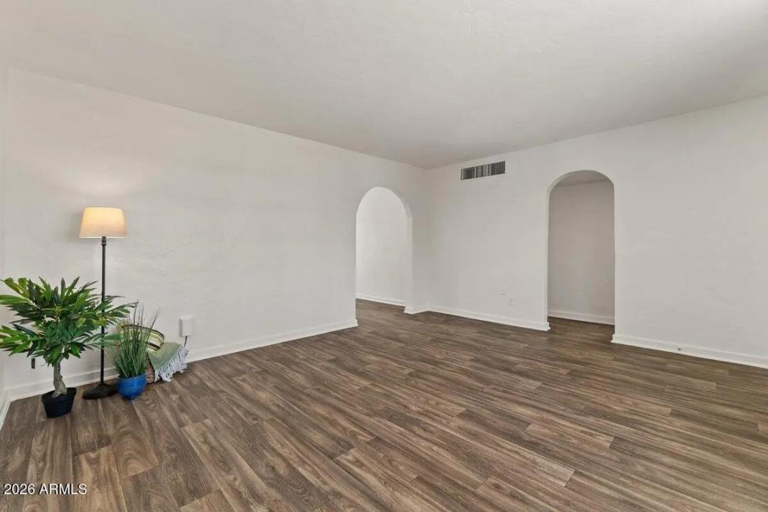 Real Estate Picture 5