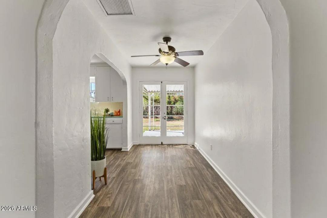 Real Estate Picture 8
