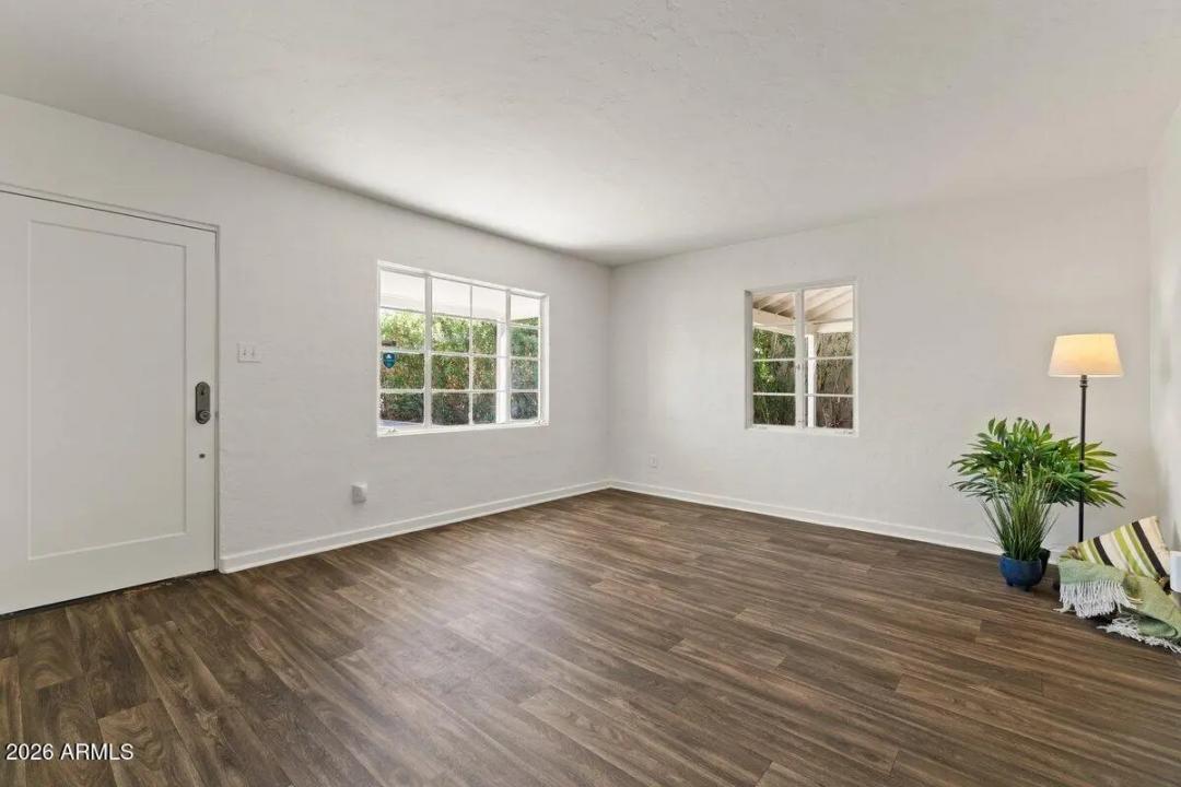 Real Estate Picture 6
