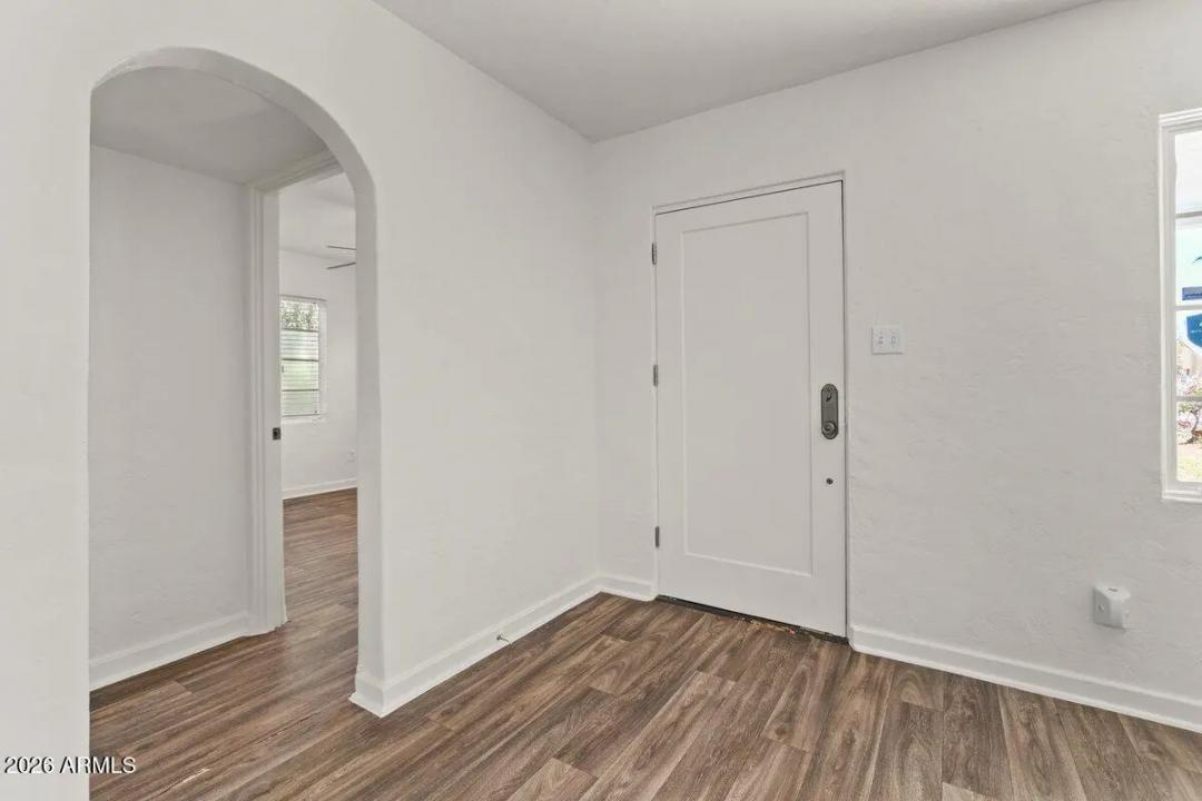 Real Estate Picture 4