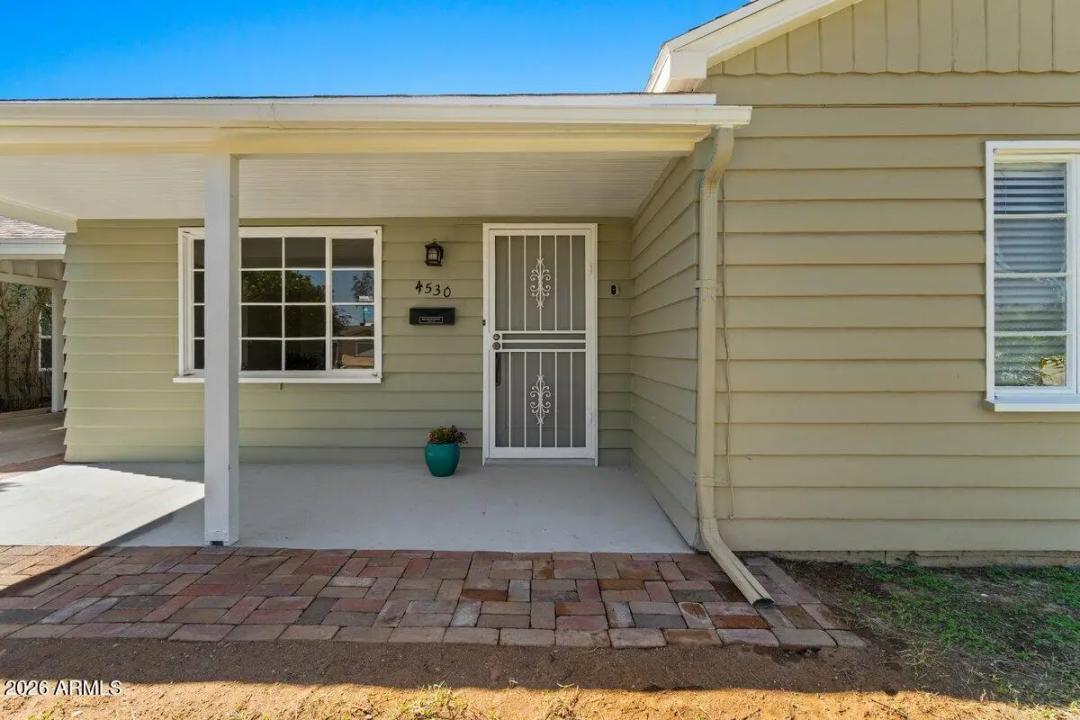 Real Estate Picture 3